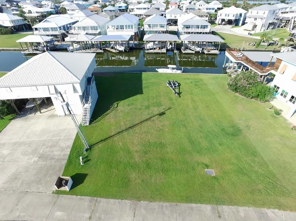 2004 Sarah Ln, Grand Isle, LA 70358