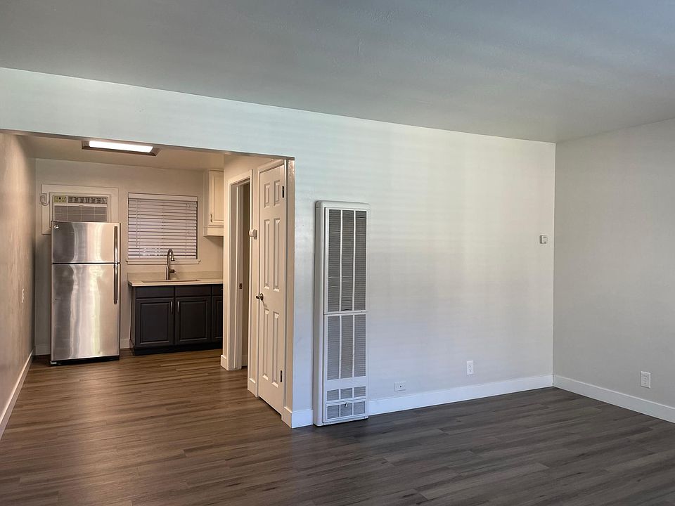 1st image of 1620 G St APT 3