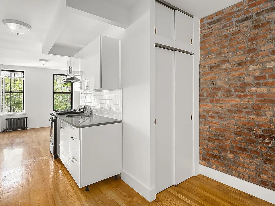1st image of 209 E 4th St APT 15