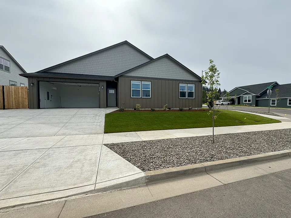 1557 Bison St