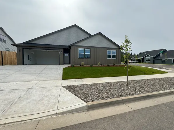 1557 Bison St, Silverton, OR 97381