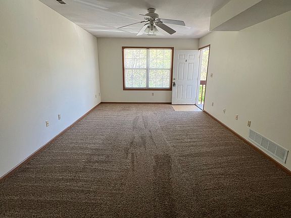 4th image of 1002 Juniper Ct #D