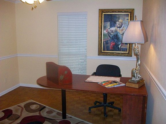 5th image of 200 Lakelook Dr