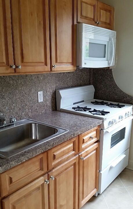 2nd image of 2661 W 2nd St APT 6E