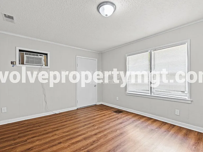 1716 Cornelia Ln — Photo 18