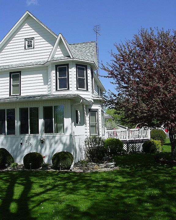 2nd image of 305 Orchard St