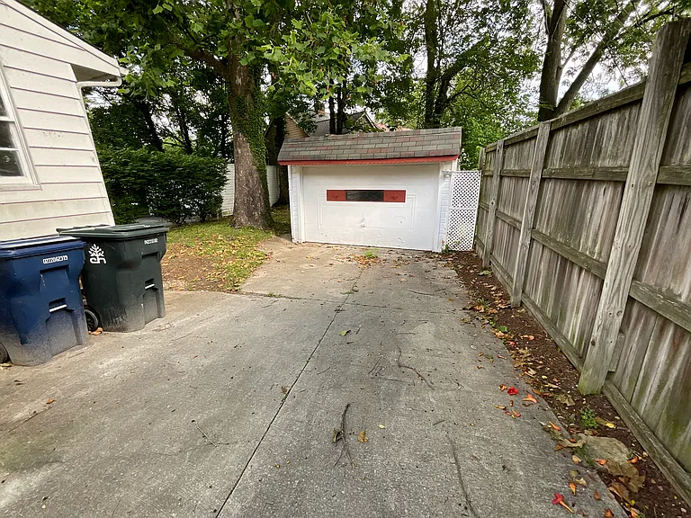 3709 Woodridge Rd — Photo 2