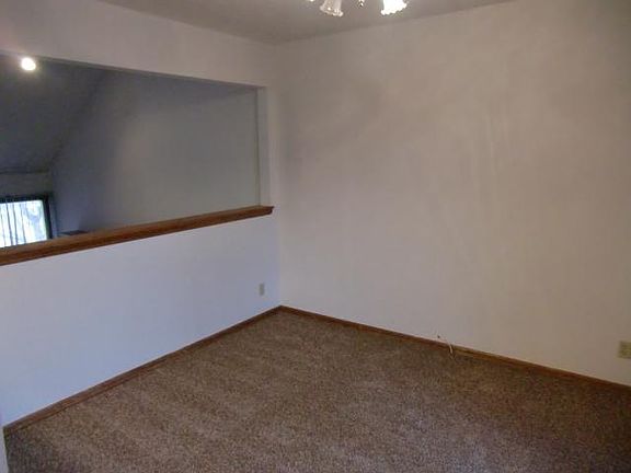 3rd image of 834 Spruce Dr