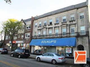 421 N Main St APT 8, Glen Ellyn, IL 60137