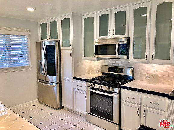 2nd image of 908 N Alfred St APT 6