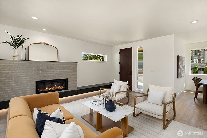 3rd image of 4530 NE 55th Street