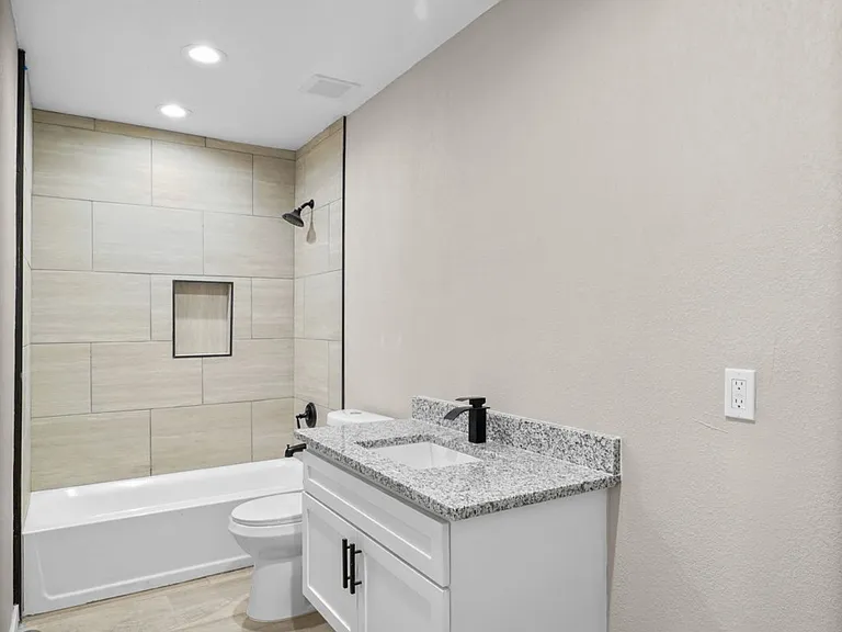11721 Valle Del Paseo Dr #A-B — Photo 16