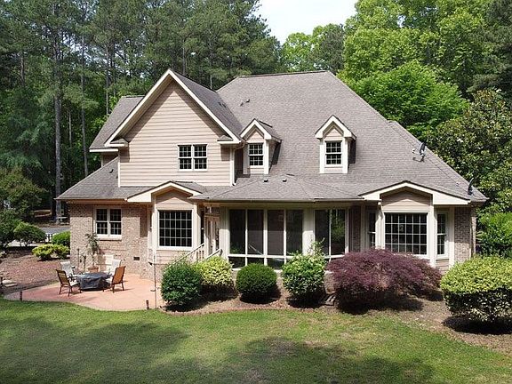 3rd image of 4004 Spring Lake Dr