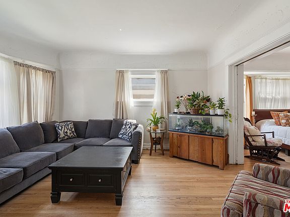 4th image of 1030 W 20th St