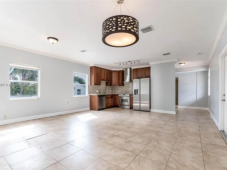 1695 SW 11th St #203 — Photo 3