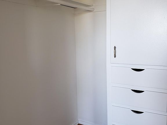 3rd image of 818 12th St #9
