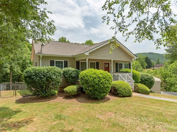 309 Forest Bend Dr, Horse Shoe, NC 28742