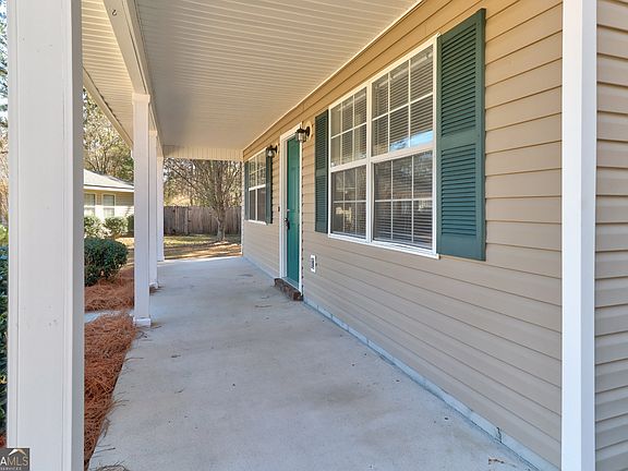 3rd image of 811 Rosalie Ct