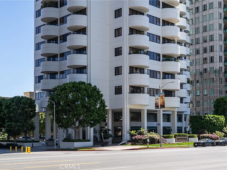 10560 Wilshire Blvd #1706 — Photo 11
