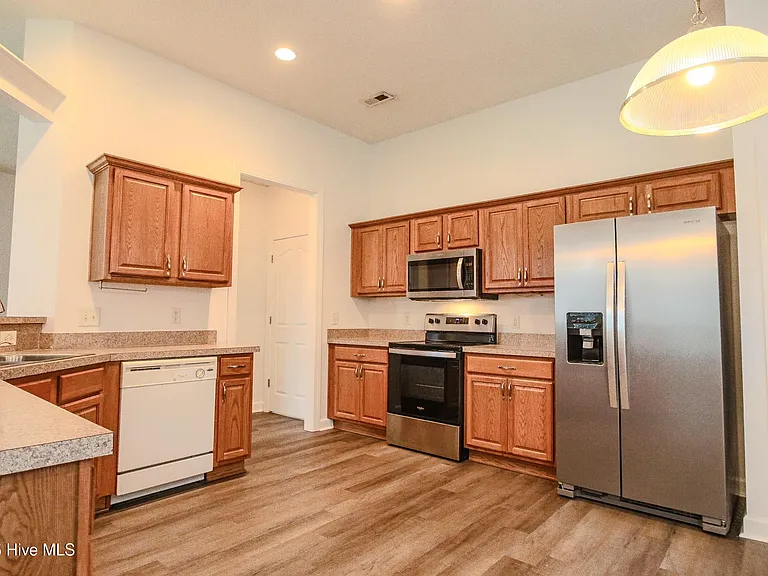 1005 Meadowlands Trl NW — Photo 10