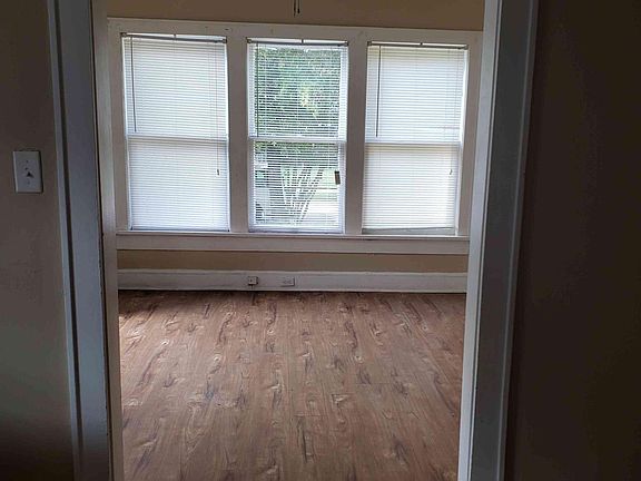 2nd image of 143 Merrick St