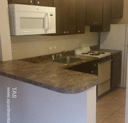 3rd image of 1735 W Bryn Mawr Ave APT 14