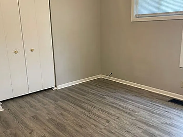 313 N College Ave — Photo 9