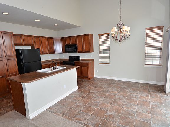 KITCHEN & DINING ROOM