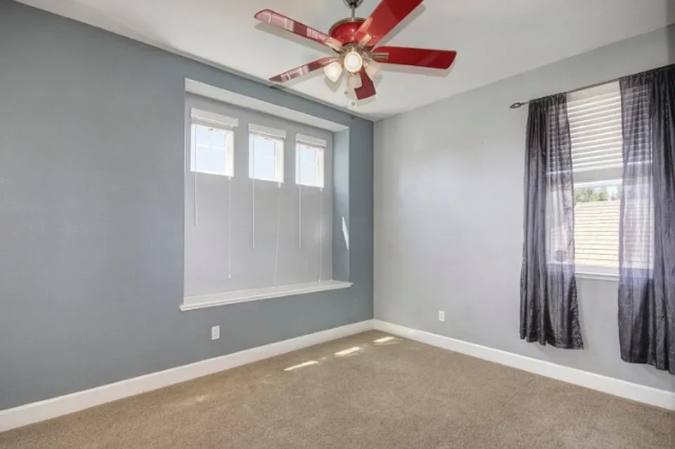 821 Bluestone Cir — Photo 3