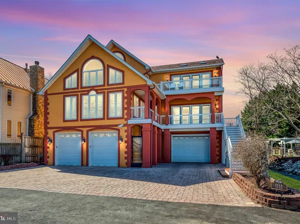 2111 Lake Dr, Pasadena, MD 21122