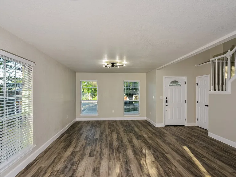 7310 Oswego Dr — Photo 4