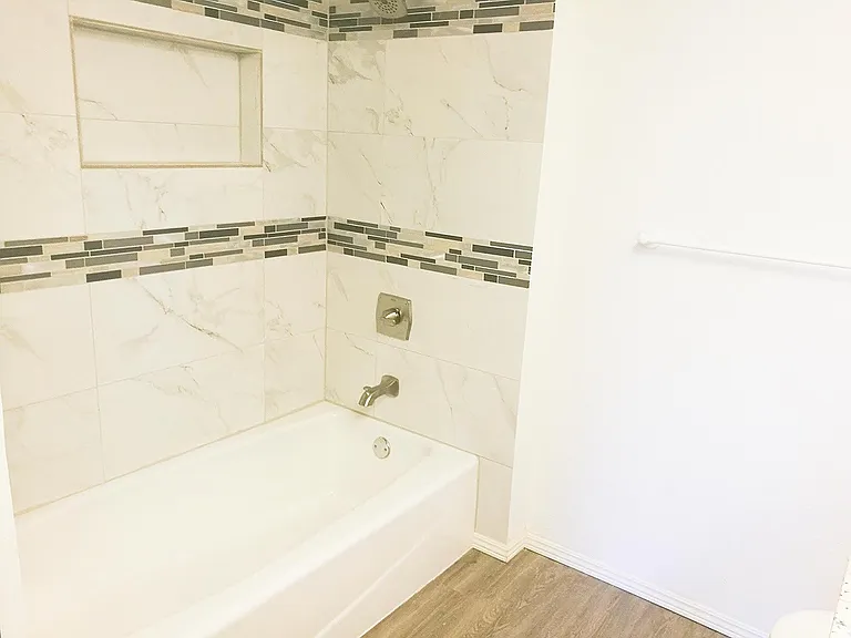 5210 Highland Dr — Photo 13