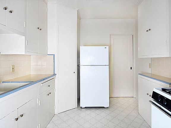 4th image of 423 Forest Ave