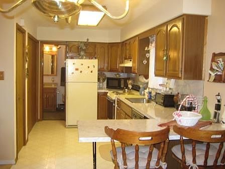 2nd image of 1209 Rose Tree Cir