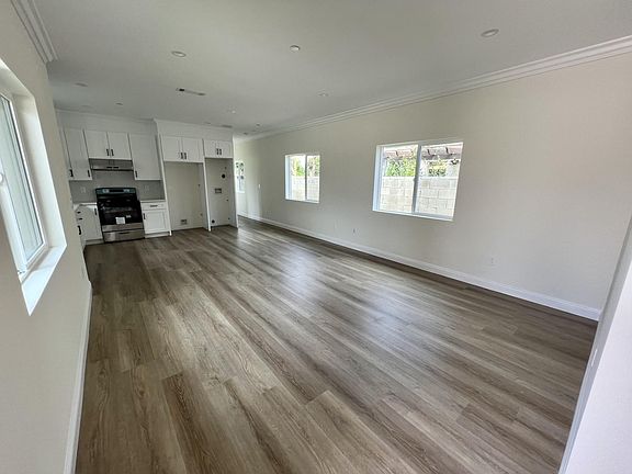2nd image of 3160 Bartlett Ave