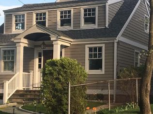 25 Iroquois Rd, Stamford, CT 06902