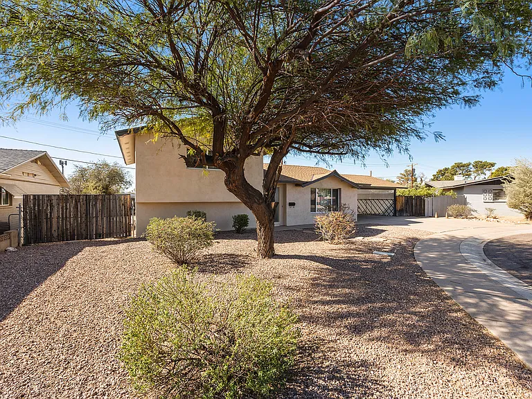 8743 E Berridge Ln — Photo 3