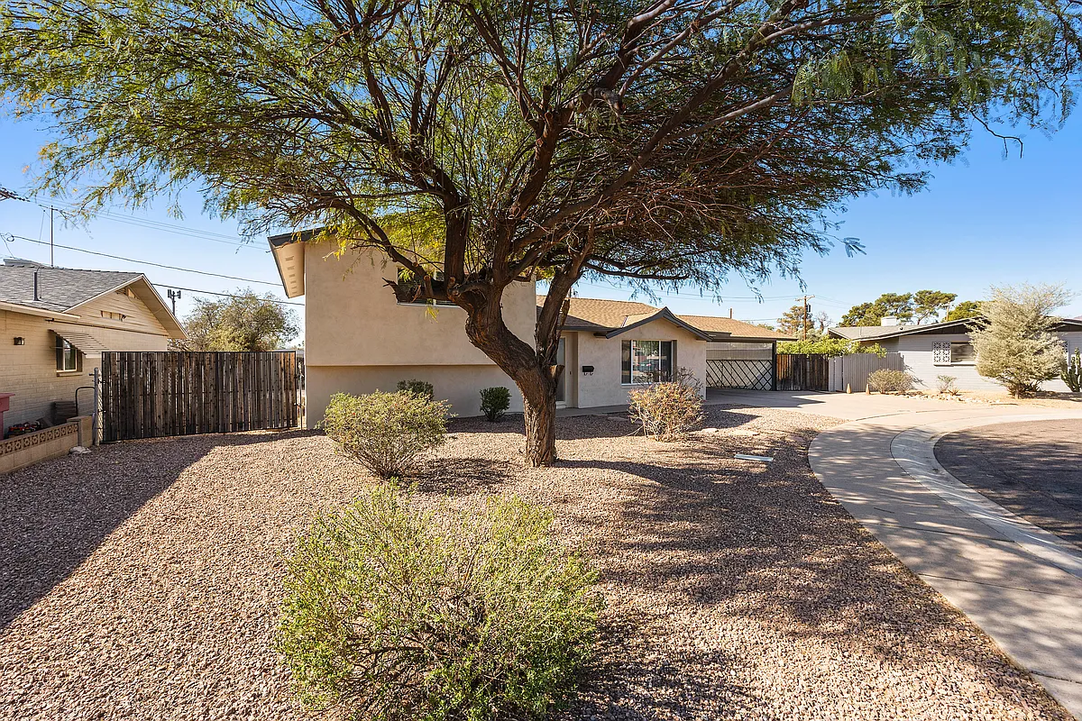 Building Photo - 8743 E Berridge Ln
