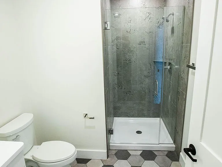 411 W Portage Ave #5 — Photo 14