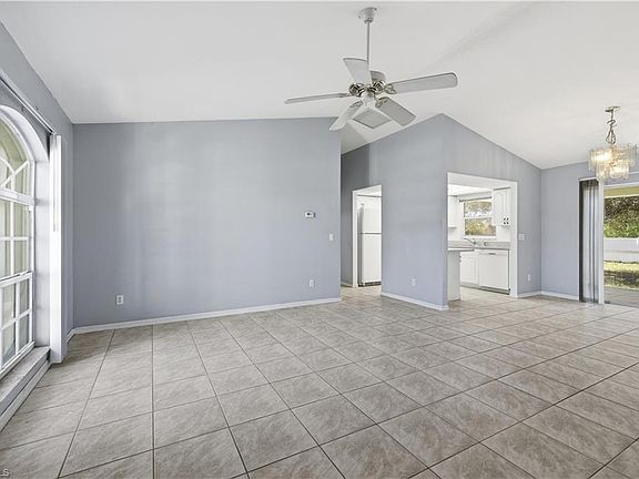 3rd image of 826 SE 5th CT