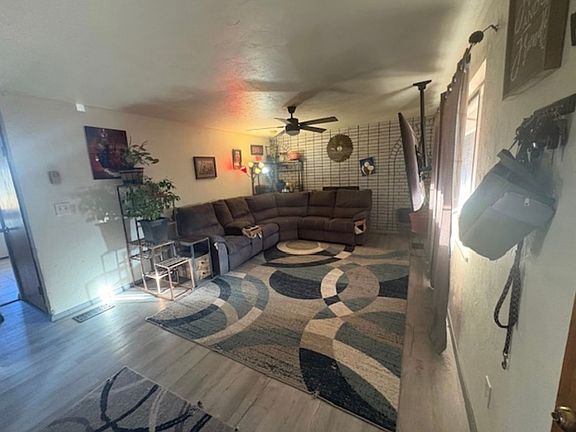 4th image of 610 N Texas St