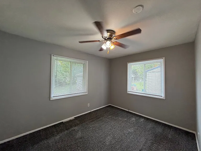 1619 W Waggoner St — Photo 7