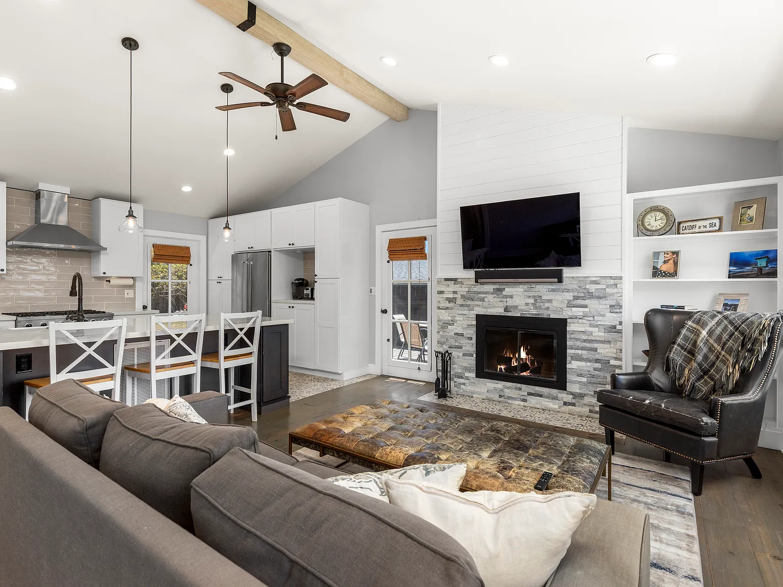 3 bed, 1370 sqft, $7,995 — Photo 4