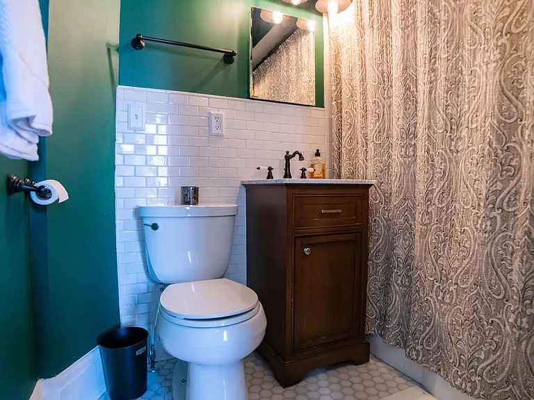 556 S Lazelle St — Photo 16