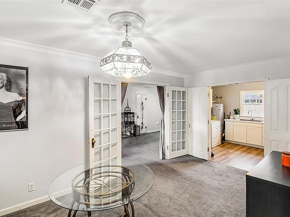 2nd image of 605 W 49th Ave