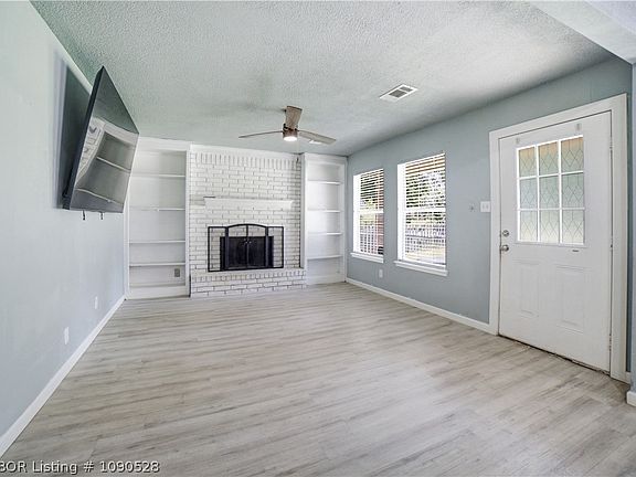 4th image of 1402 N St