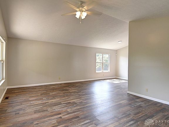 4th image of 719 Louis St