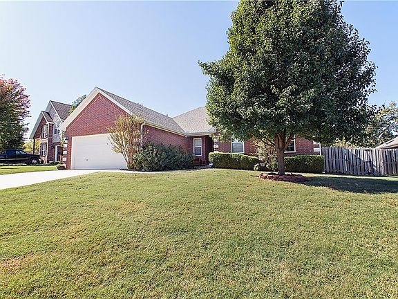 2nd image of 1779 N Fallbrook Way