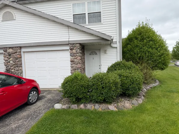 232 Timblin Dr APT 1, Kewaskum, WI 53040