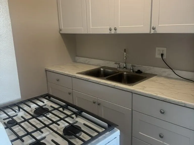 Marine Bay Apartments — Photo 18